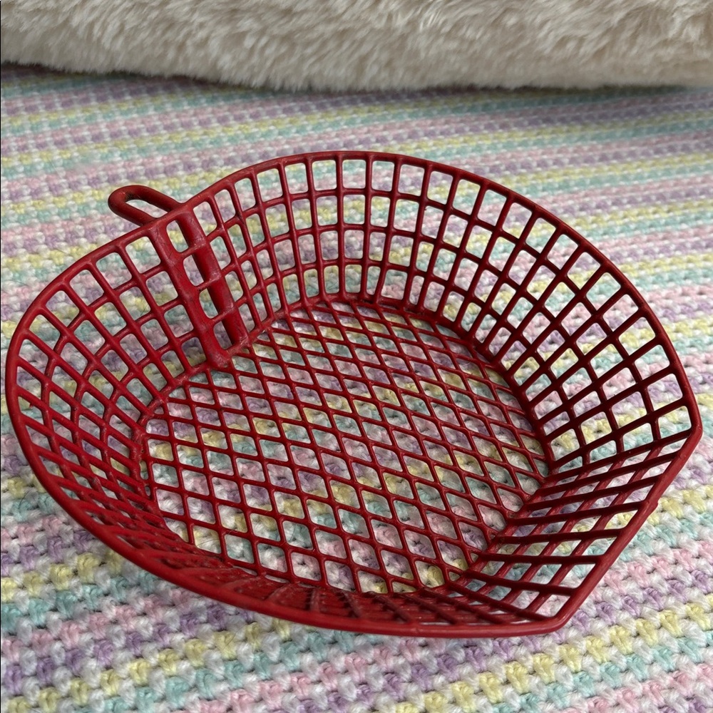 Vintage Apple Shaped Red Metal Wire Mesh Decorative Basket Kitchen Home Decor !